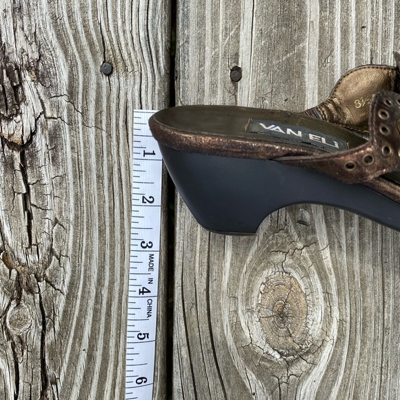 Vaneli Embellished Sandal Gorgeous! - Picture 8 of 10